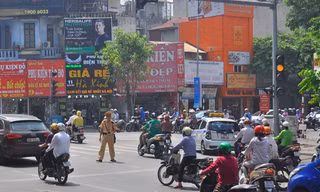 Bộ GTVT đề xuất thay đổi quy định về đèn tín hiệu giao thông nhằm giảm ùn tắc giao thông.