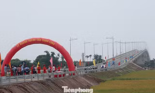 Cầu Thịnh Long nối huyện Nghĩa Hưng và Hải Hậu (Nam Định) chính thức được khánh thành.
