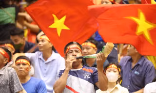 Người dân làng Do Nha đã làm bùng nổ Nhà thi đấu tỉnh Bắc Ninh
