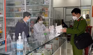 Cục Quản lý thị trường và Công an tỉnh Bắc Giang kiểm tra, xỷ lý vi phạm về bán mặt hàng chống dịch