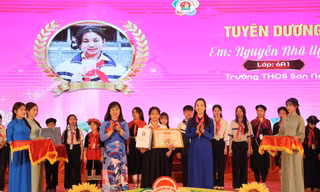 Tuyên Quang tuyên dương Cháu ngoan Bác Hồ, trao giải ‘Nhà sử học nhỏ tuổi’
