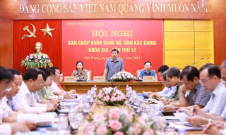Bắc Giang lấy phiếu tín nhiệm cán bộ lãnh đạo.