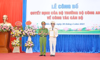 Thứ trưởng Bộ Công an Lê Quý Vương trao Quyết định điều động và bổ nhiệm Giám đốc Công an tỉnh Bắc Ninh cho Đại tá Bùi Duy Hưng