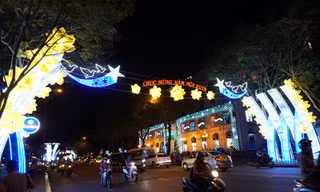 Không khí Noel ngập tràn đường phố Sài Gòn