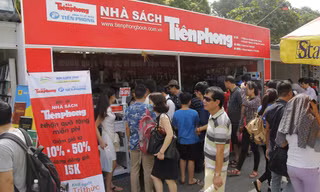 Nhà sách Tiền Phong náo nức phục vụ khách tại hội sách