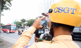 Từ 2025, không chấp hành tín hiệu giao thông vừa bị phạt tiền vừa bị trừ điểm Giấy phép lái xe