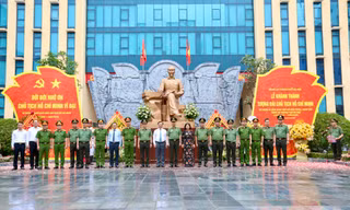 Khánh thành tượng đài Chủ tịch Hồ Chí Minh và bức Phù điêu Bác Hồ với Công an Thủ đô
