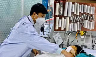 Đốt pháo nổ đầu năm mới: Người tử vong, người nguy cơ mù vĩnh viễn