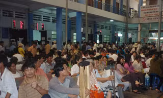 Hệ thống y tế đang rối nhiễu
