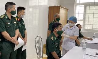 Tiêm vắc xin phòng COVID-19 cho Bộ đội Biên phòng Quảng Ninh