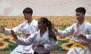 Bác sĩ quân y tương lai nhảy flashmob, biểu diễn karatedo