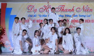 Tưng bừng dạ hội thanh niên của bác sĩ quân y tương lai