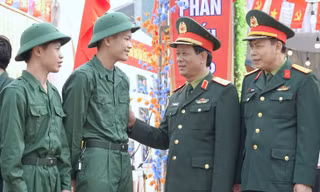 Rộn ràng ngày hội tòng quân, tiếp sức thanh niên Phủ Lý lên đường nhập ngũ 