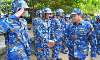 Tư lệnh Hải quân kiểm tra bộ đội Trường Sa, tri ân các bậc tiền nhân