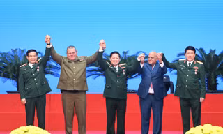 Cộng hòa Cuba trao Huân chương Playa Girón tặng ba Đại tướng Việt Nam