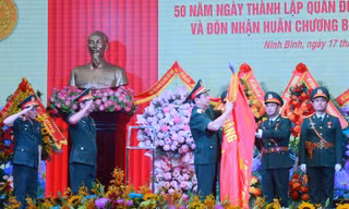 Bốn quân đoàn của Việt Nam được tổ chức lại thành hai quân đoàn