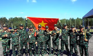 Đội tuyển Bắn tỉa Việt Nam giành vị trí thứ tư tại cuộc thi “Ranh giới xạ thủ”. Ảnh: QĐND