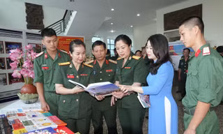 Xây dựng khát vọng cống hiến - lẽ sống thanh niên trong tuổi trẻ Bộ Tư lệnh Thủ đô