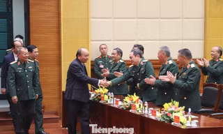 Thủ tướng Nguyễn Xuân Phúc tới thăm Tổng cục II, chiều 21/1