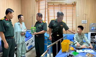 Ban Thanh niên Quân đội sẻ chia mất mát với các gia đình quân nhân trong vụ cháy