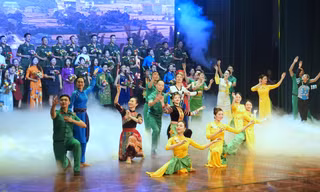 Lực lượng vũ trang và thanh niên, sinh viên trình diễn nghệ thuật đặc sắc 