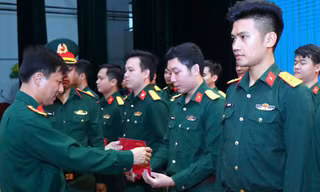 Củng cố niềm tin cho cán bộ Đoàn áo lính