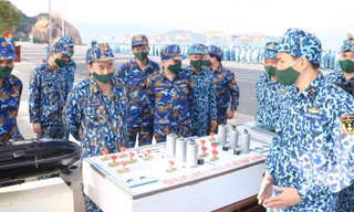 Chiến binh tàu ngầm thi đua mừng đại hội Đoàn