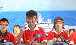 Bồi đắp kiến thức biển đảo cho học sinh, tri ân người có công