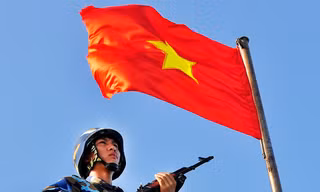 Chiến sĩ Trường Sa canh gác trên đảo Cô Lin. Ảnh: Hoàng Ngọc Thạch