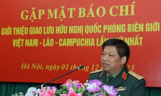 Bộ trưởng Quốc phòng ba nước Đông Dương cùng gặp mặt trên biên giới