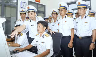 Tư lệnh Hải quân yêu cầu dự báo, đánh giá sát, đúng tình hình trên các vùng biển