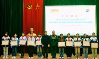 Hàng nghìn học sinh thi tìm hiểu về khắc phục hậu quả bom mìn, vật liệu nổ do chiến tranh để lại
