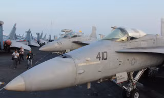 Cận cảnh kho vũ khí 'khủng' trên tàu sân bay USS Carl Vinson ở Đà Nẵng