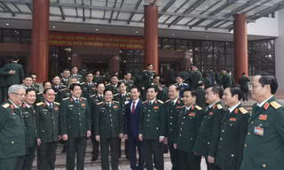 Lãnh đạo Quân ủy T.Ư, Bộ Quốc phòng, Bộ Thông tin và Truyền thông cùng các đại biểu tham dự buổi gặp mặt. 