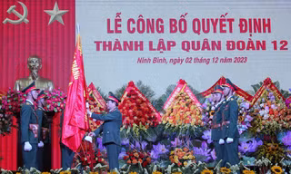 Đại tướng Phan Văn Giang trao Quân kỳ Quyết thắng cho Quân đoàn chủ lực ‘tinh, gọn, mạnh’ đầu tiên 