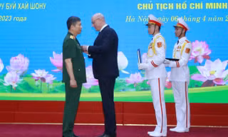 Liên bang Nga trao Huân chương tặng Thiếu tướng Bùi Hải Sơn