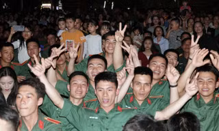 Rộn ràng đêm hội của người trẻ tại đất lính Sơn Tây
