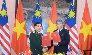 Bộ trưởng Quốc phòng Việt Nam - Malaysia ký ghi nhớ hợp tác quốc phòng