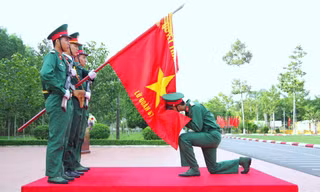 Chiến sĩ Công binh, Hóa học tuyên thệ sẵn sàng chiến đấu dưới Quân kỳ Quyết thắng 