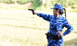 Tuyển thủ Cảnh sát biển thục luyện kỹ năng bắn súng AK và K54 tại Quân đoàn 12