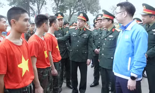 Cao điểm 'Phất cao cờ hồng tháng Tám - Thi đua giành 3 nhất' trong quân đội
