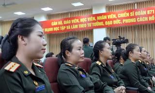 Giúp cán bộ Quân đội Lào nâng cao nghiệp vụ công tác thanh niên, công đoàn 