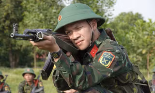 ‘Lính 88’ vượt nắng, thắng mưa trên thao trường, bãi tập