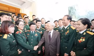 Tổng Bí thư, Bí thư Quân ủy T.Ư Nguyễn Phú Trọng với các đại biểu ưu tú dự Đại hội Đoàn toàn quân lần thứ IX