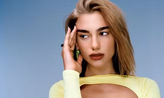 Dua Lipa phát hành album mới "Future Nostalgia" trong nước mắt vì bị leak sớm tận 2 tuần