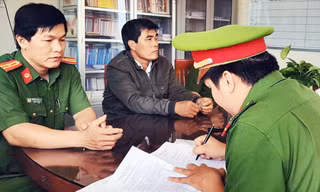 Ông Nguyễn Văn Tiên, bí thư Đảng ủy thị trấn Hòa Hiệp Trung, nguyên Trưởng phòng TN&MT huyện Đông Hòa, bị khởi tố bắt giam