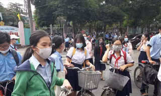 Áp lực trường lớp ở TPHCM ngày càng lớn vì số lượng học sinh tăng cao và phải thực hiện chương trình học 2 buổi/ngày