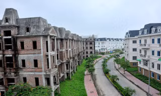 Nhiều biệt thự bỏ hoang đến nay ở khu Xuân Phương, Hà Nội Ảnh: Hồng vĩnh