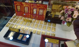 Nên thận trọng mua vàng trong lúc này