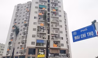 Bị cắt điện nước, dân chung cư rao bán nhà để phản đối